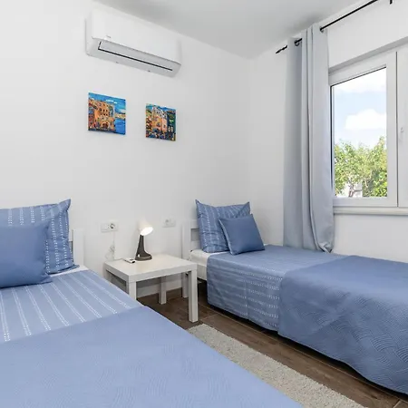 Apartment 3 Bedroom Beautiful In