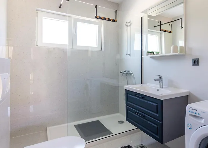 3 Bedroom Amazing In Opuzen