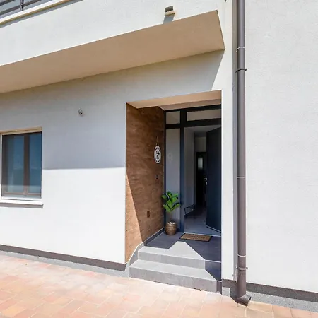 아파트 3 Bedroom Beautiful Apartment In Opuzen