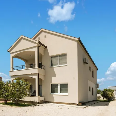 3 Bedroom Beautiful Apartment In Opuzen Opuzen (Dubrovnik-Neretva)