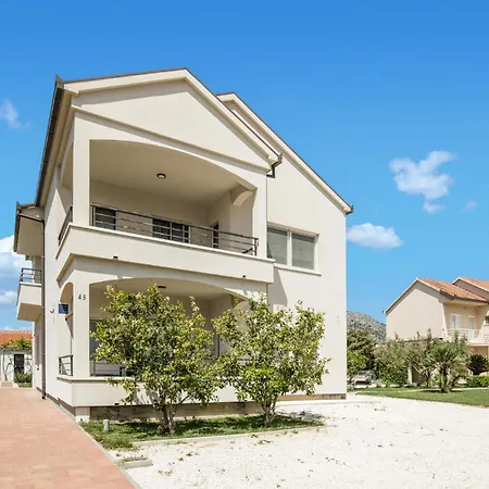 아파트 3 Bedroom Beautiful Apartment In Opuzen Opuzen (Dubrovnik-Neretva)