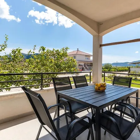 Apartment 3 Bedroom Amazing In *
